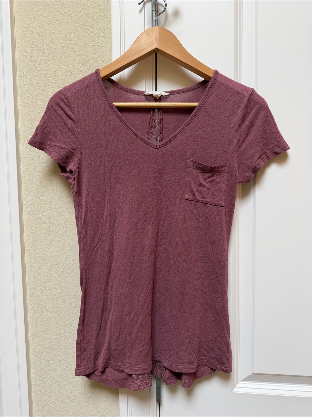 Glitz Lace Back Pocket Tee in Plum